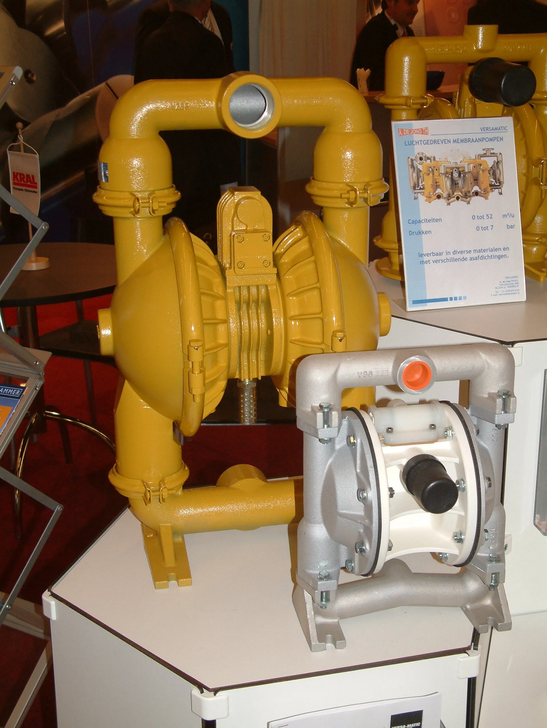 Diaphragm pump unit with suction hose in application