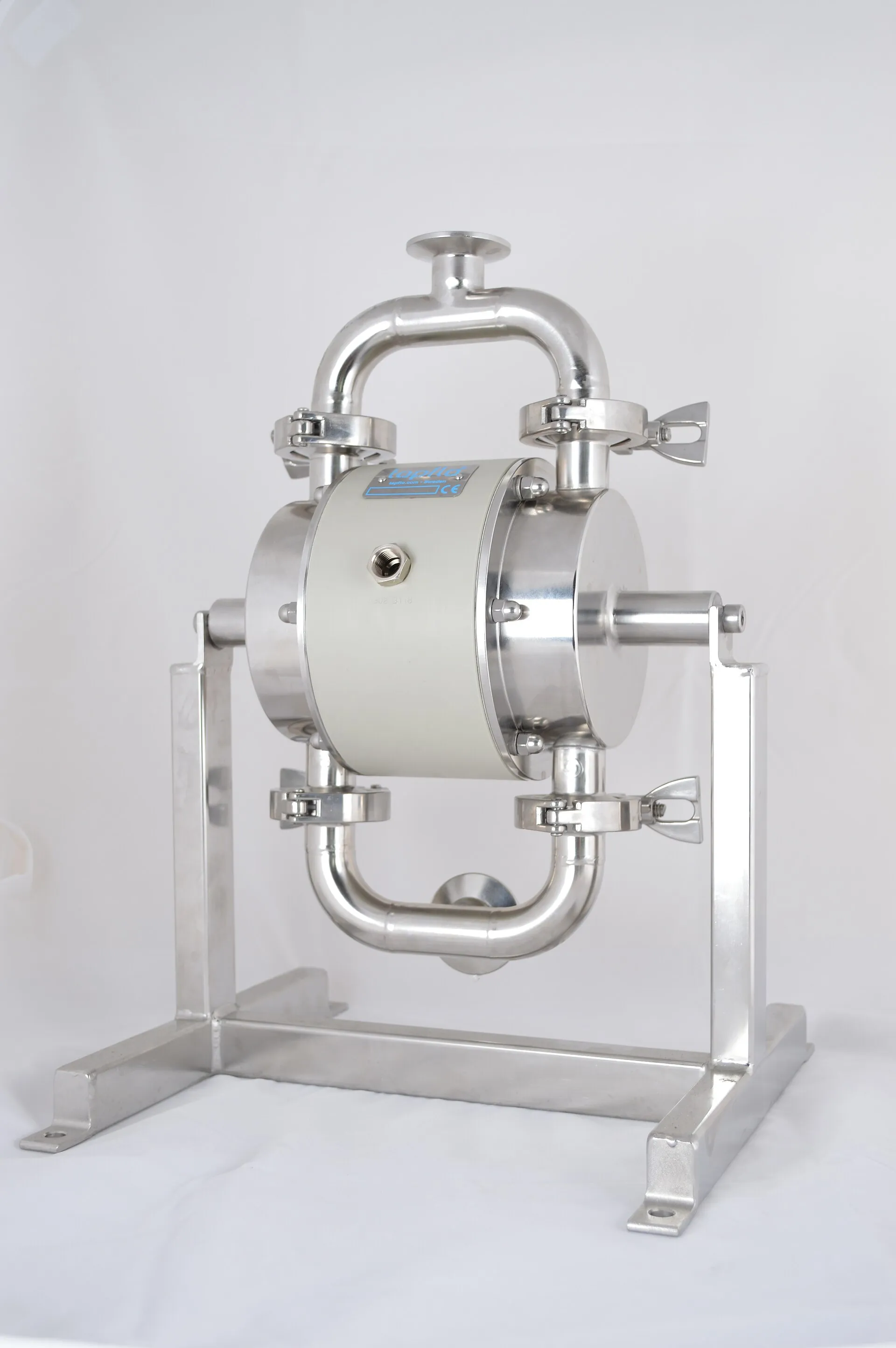 Stainless steel AODD pump for aggressive chemical service