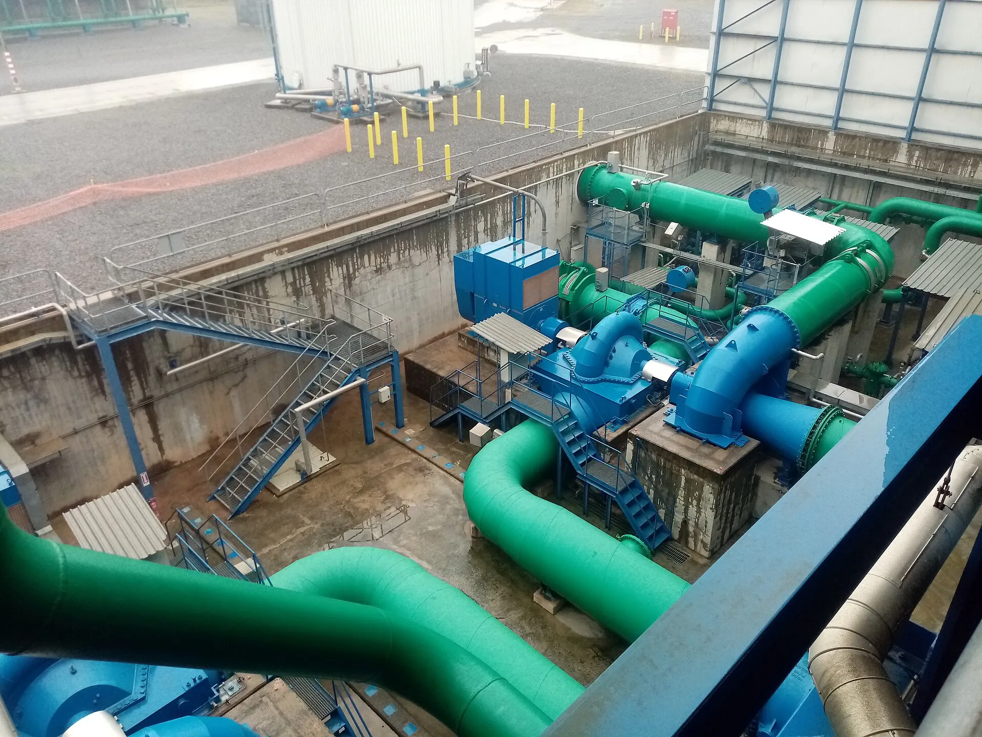 AODD diaphragm pump manifold in fluid handling installation